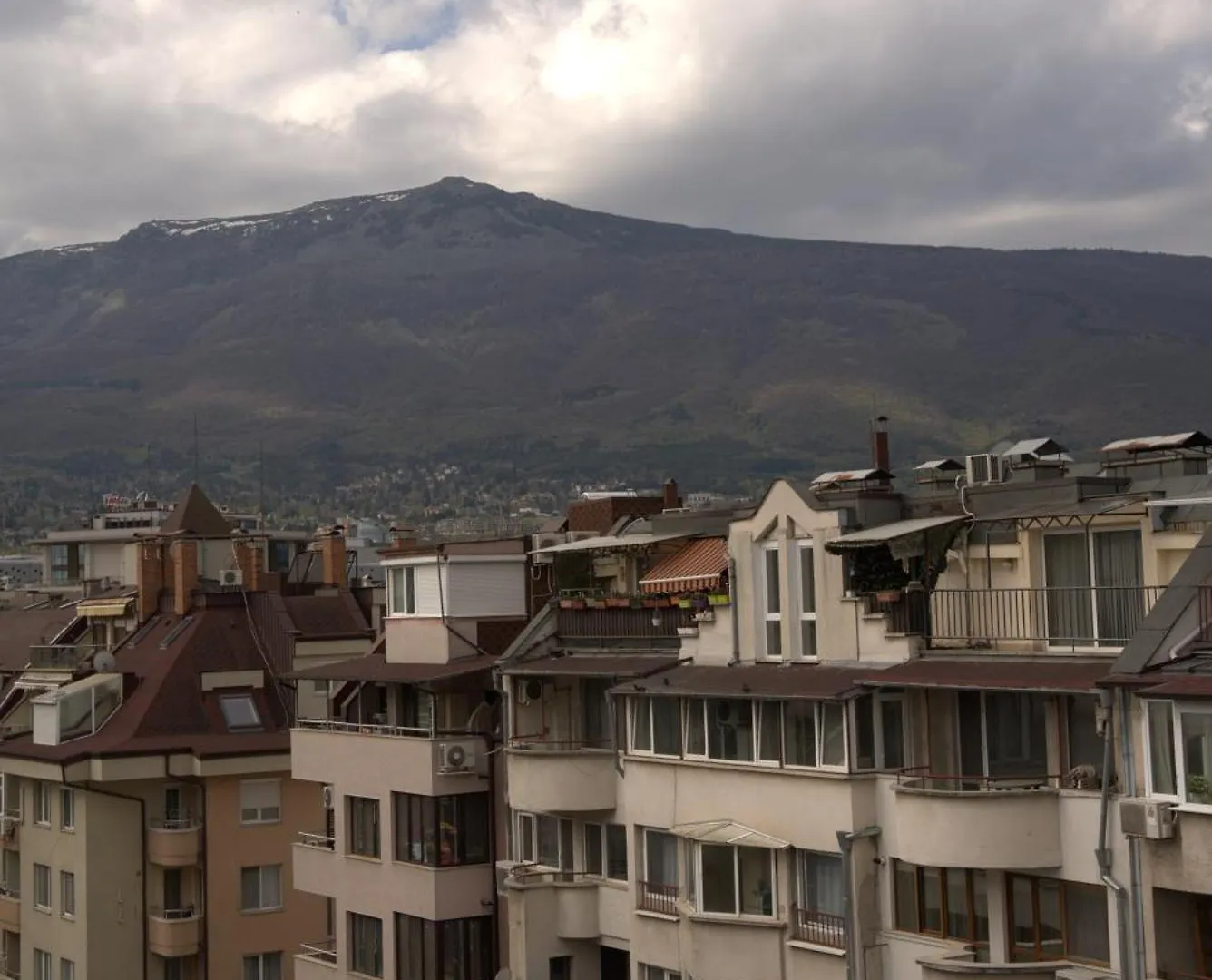 Apartment Maison Coloree - Bright And Cozy Home By Metro And Mall Sofia