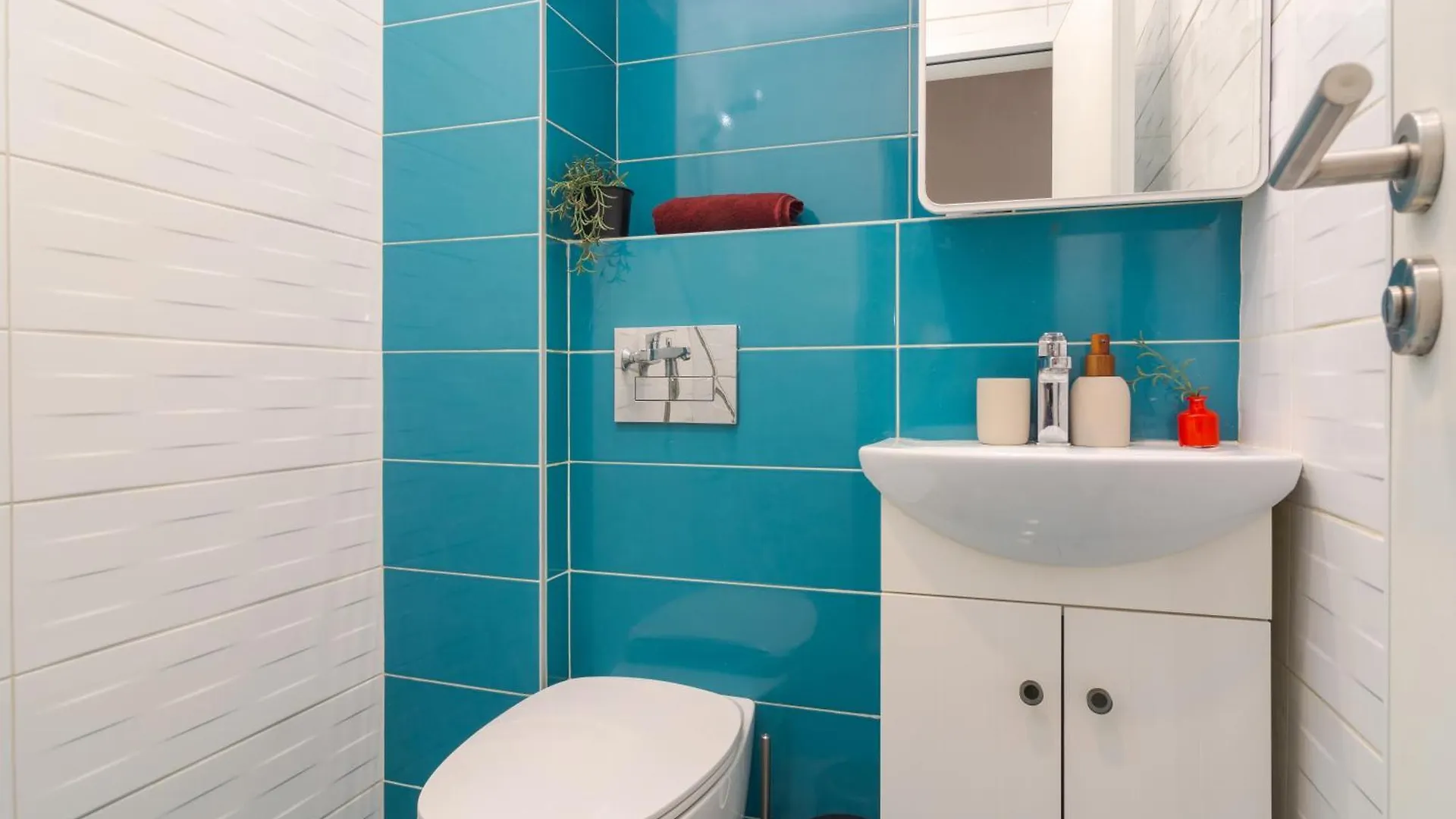 Maison Coloree - Bright And Cozy Home By Metro And Mall Sofia Apartment